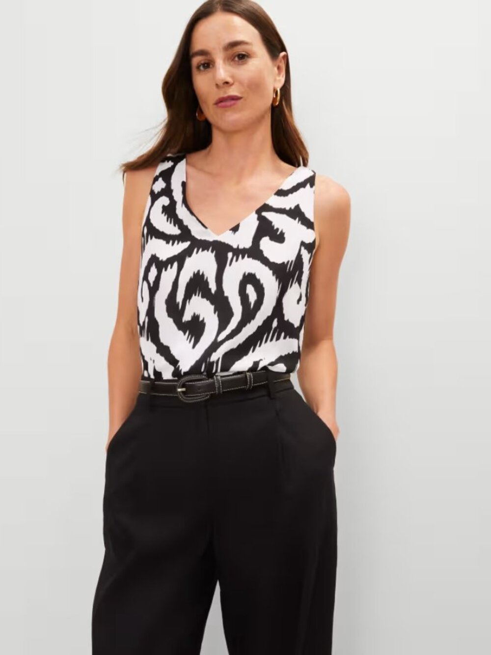 Ann Taylor Black & White Ikat Print Sleeveless V Neck Top